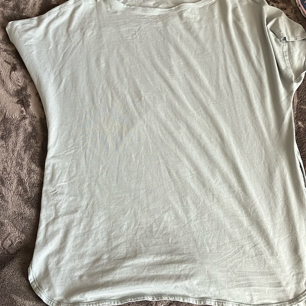 Take screen, Lululemon top